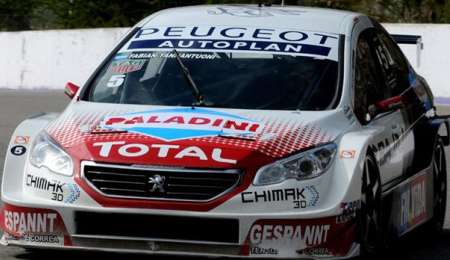 JUGARON AL PATITO Y AL LEÓN