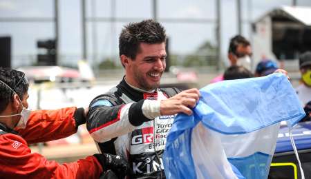 “Por ahora le hago más caso a Barrichello que a Traverso”