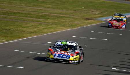 Victoria y punta del campeonato para Valentín Aguirre