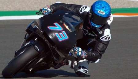 Álex Márquez debutó en Honda con caída