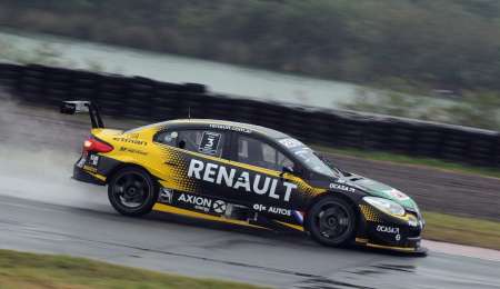 "El auto funciona muy bien con piso húmedo”