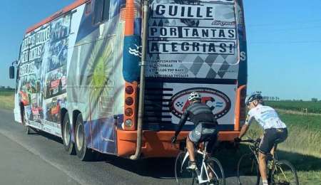Marcos viaja en bicicleta a despedir a Ortelli
