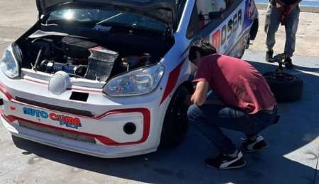 El líder de Clase 2 con auto nuevo