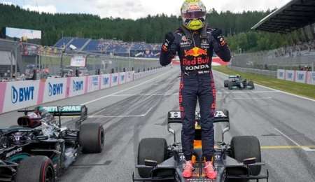 Verstappen tiene cláusula de rescisión en Red Bull