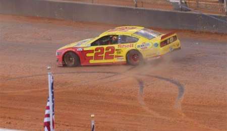 Nascar: en la tierra y de noche