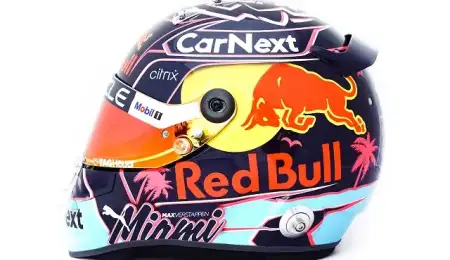 Verstappen y su nuevo casco para Miami