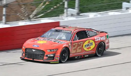 Nascar: Joey Logano, con pole position en Darlington