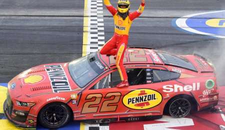 Nascar: Logano ganó con polémica en Darlington