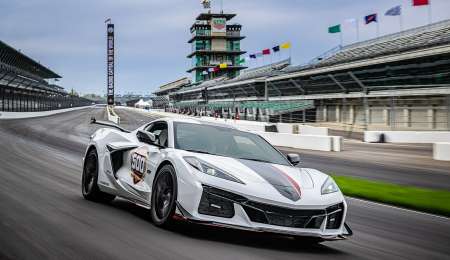 Sarah Fischer con al AS en Indy 500