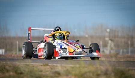 Suárez pudo con Stang y festejó en Neuquén