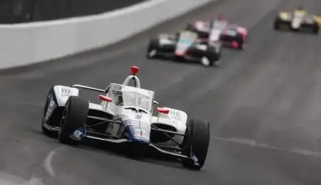 Indy 500: Kanaan se quedó con la última práctica