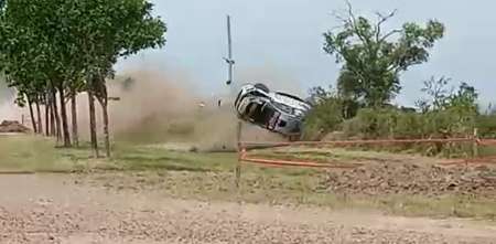 VIDEO: volcó a toda velocidad y terminó adentro de un campo en Entre Ríos