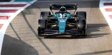 Fernando Alonso por primera vez con Aston Martin