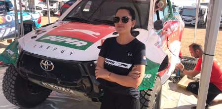 Carburando en Arabia Saudita: ¿quién es la compañera de equipo del Pato Silva?