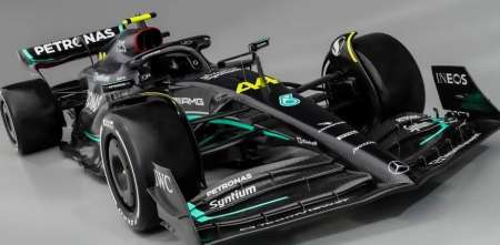 Mercedes presenta la "Flecha Negra"