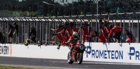 WorldSBK: Álvaro Bautista se llevó todo en Phillip Island