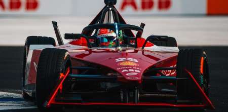 Sacha Fenestraz, puesto 18 en la primera práctica de la Fórmula E en Berlín