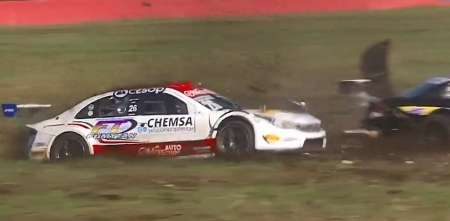 Top Race: ¡golpes y despiste en la primera vuelta!