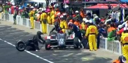 Indy500: se les escapó un neumático en plena parada en boxes