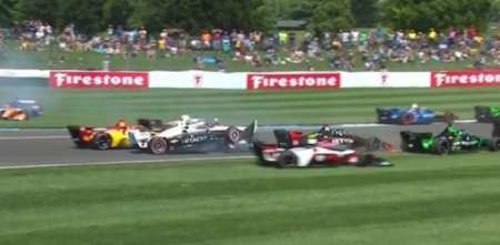 IndyCar: ¡Con lo justo! Canapino zafó de milagro de un duro golpe en el inicio en Indianápolis