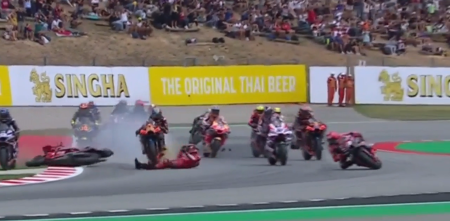 Impactante accidente en la largada de MotoGP en Cataluña