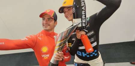 F1: ¡Amigos son los amigos! La foto de Sainz y Norris tras el podio en Singapur