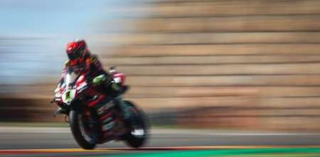 WSBK: Álvaro Bautista y una contundente victoria en la carrera 2 en Aragón