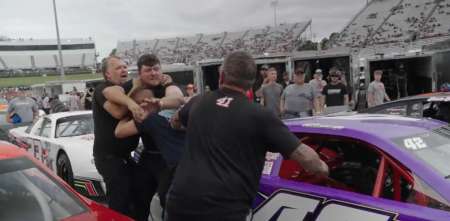 ¡Escándalo¡ El óvalo de Martinsville fue escenario de una pelea entre mecánicos