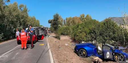 Dos autos de lujo y una casa rodante protagonizaron un choque fatal en Italia