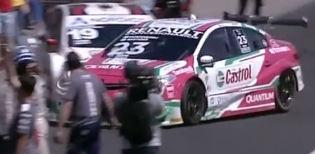 TC2000: ¡De no creer! Traut le pegó a Bastidas en boxes y le complicó la carrera