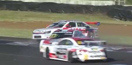 Top race series: ¡De no creer! Se tocaron los líderes y quedaron afuera de pista en la Sprint en Paraná