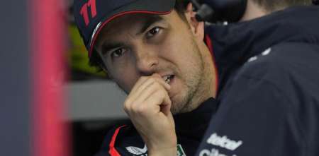 F1: Checo Pérez y un accidente jugando al fútbol que puede complicar su participación en México