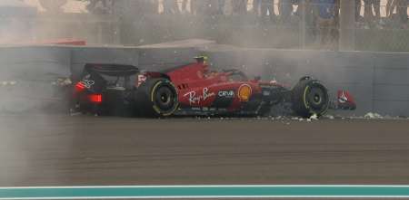 F1: Sainz y un fortísimo golpe en la FP2 del GP de Abu Dhabi
