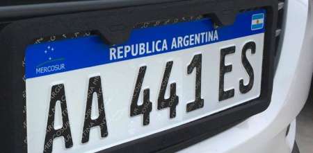 Habilitaron el uso de patentes de papel por falta de las de chapa