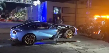 "Creed" golpeó a su Ferrari