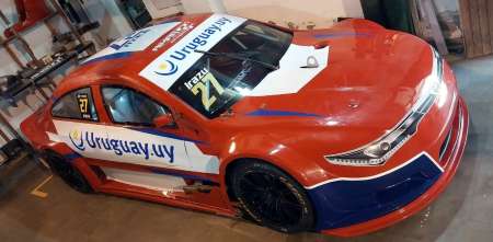 Otro piloto uruguayo hace pie en Top Race