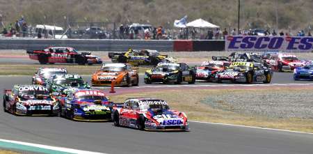 Un motorista y un jefe de equipo citados por la CAF