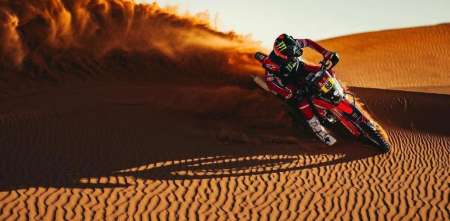 Dakar 2024: con los hermanos Benavides lejos, Schareina lideró el prólogo en Motos