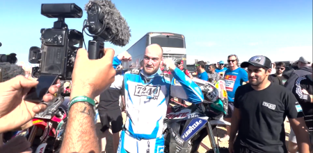 ¡Dale, campeón! Manu Andujar y un emotivo festejo tras consagrarse en el Dakar 2024