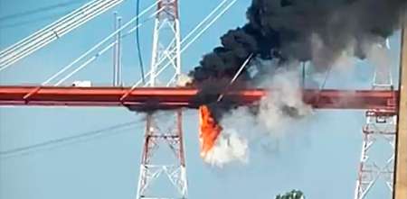 ¡Impactantes imágenes! Se incendió un camión sobre el puente Zárate-Brazo Largo