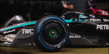 F1: el flamante Mercedes W15 salió a pista en Silverstone