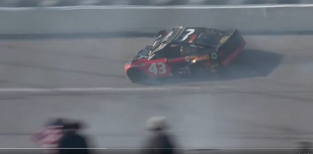 NASCAR: Erik Jones sufrió un accidente sobre el final en Talladega