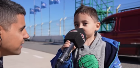 El divertido comentario de un niño en la previa del Turismo Carretera en Toay