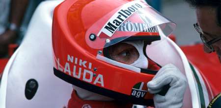 F1: se subasta el casco que utilizó Lauda en el accidente de 1976