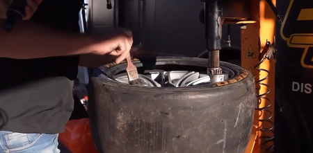 Esenciales del automovilismo: los gomeros