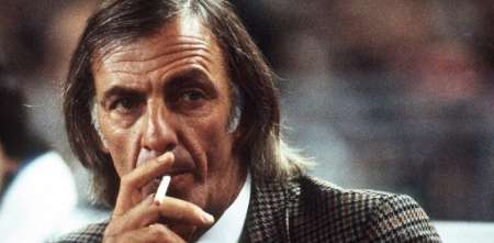 Murió César Luis Menotti: prócer del fútbol argentino y un apasionado de los autos