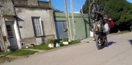 Murieron dos jóvenes mientras participaban en una picada ilegal de motos en Necochea