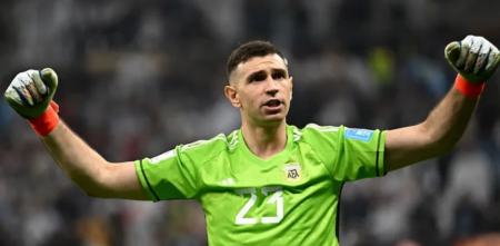 El ex piloto de TC que le instaló un simulador al Dibu Martínez: "Fue una tremenda experiencia"