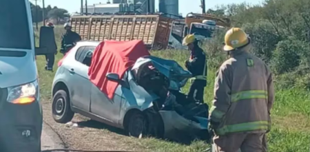 Fuerte choque entre un auto y un camión en Entre Ríos: murieron un nene de cinco  años, su madre y la abuela
