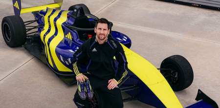 Lionel Messi presentó sus nuevos botines junto a un auto de fórmula